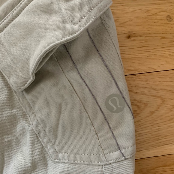 Lululemon cargo shorts size 30 - Picture 2 of 5